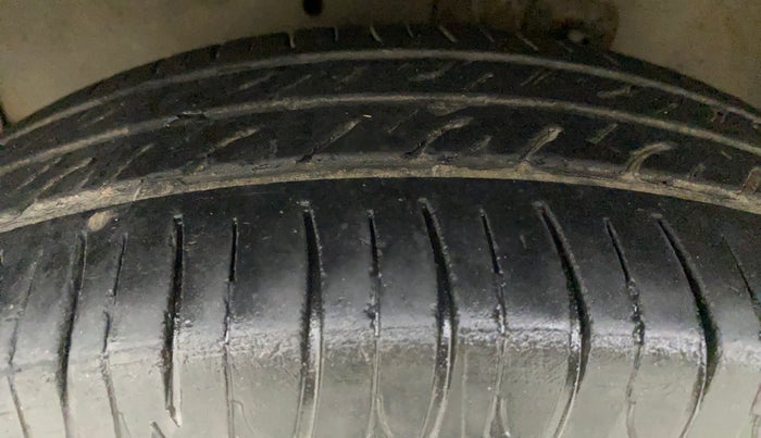 2017 Maruti Celerio VXI CNG, CNG, Manual, 1,17,957 km, Left Front Tyre Tread