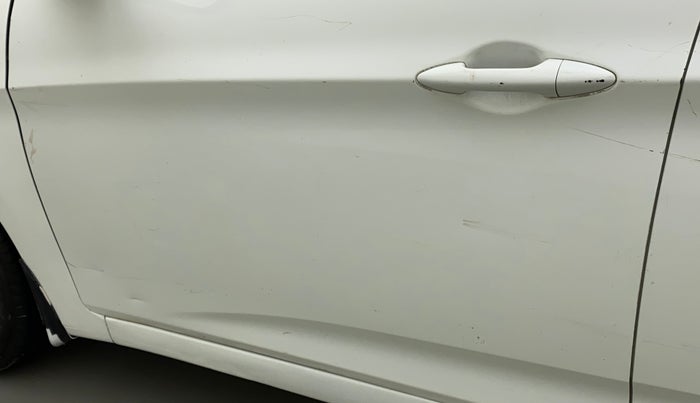 2011 Hyundai Verna FLUIDIC 1.6 VTVT EX, Petrol, Manual, 63,090 km, Front passenger door - Minor scratches