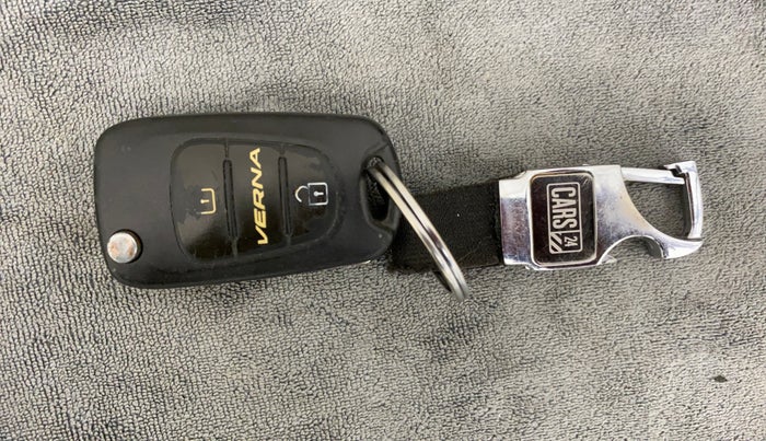 2011 Hyundai Verna FLUIDIC 1.6 VTVT EX, Petrol, Manual, 63,090 km, Key Close Up
