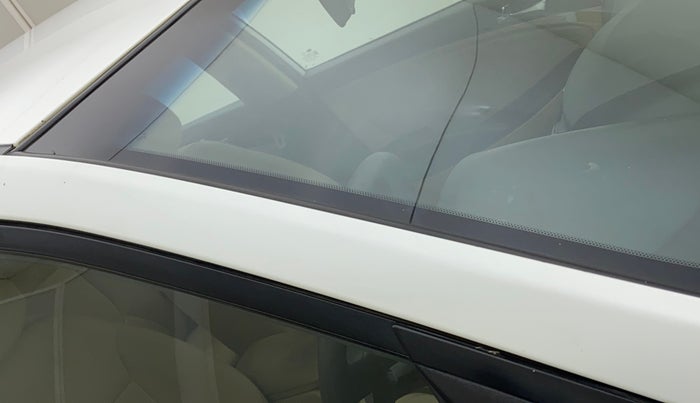 2011 Hyundai Verna FLUIDIC 1.6 VTVT EX, Petrol, Manual, 63,090 km, Right A pillar - Minor scratches