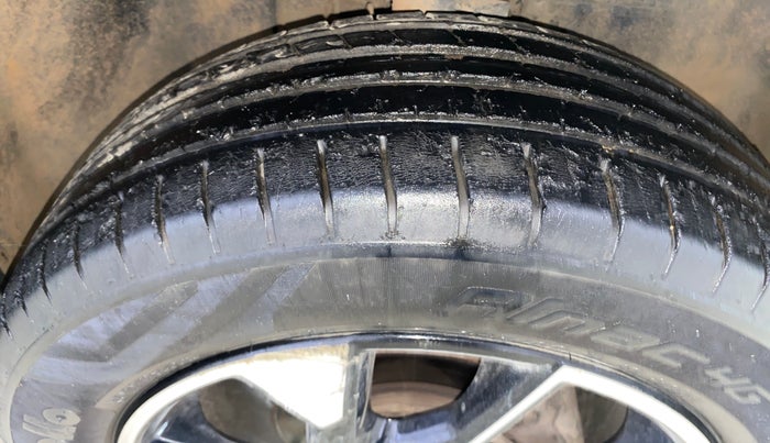 2021 Tata PUNCH CREATIVE  AMT, Petrol, Automatic, 38,091 km, Right Front Tyre Tread