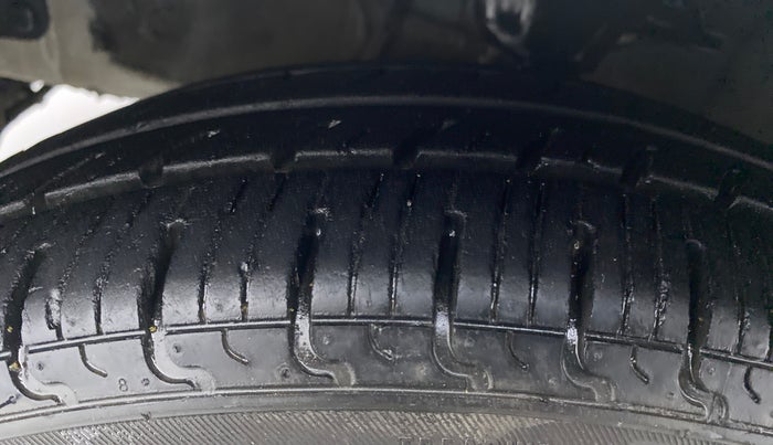 2011 Hyundai i10 ERA 1.1 IRDE, CNG, Manual, 53,603 km, Left Front Tyre Tread