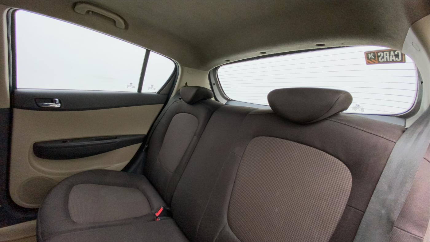 2013 Hyundai i20 SPORTZ 1.4 CRDI, Diesel, Manual, 1,15,441 km, Right Side Rear Door Cabin