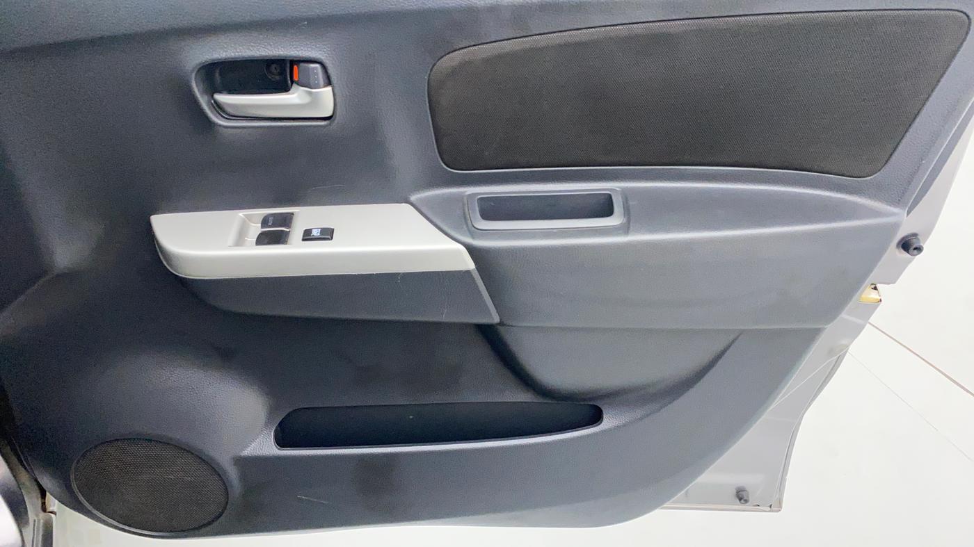 2011 Maruti Wagon R 1.0 LXI, Petrol, Manual, 19,557 km, Driver Side Door Panels Control