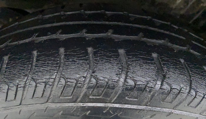 2011 Maruti Wagon R 1.0 LXI, Petrol, Manual, 19,557 km, Left Front Tyre Tread