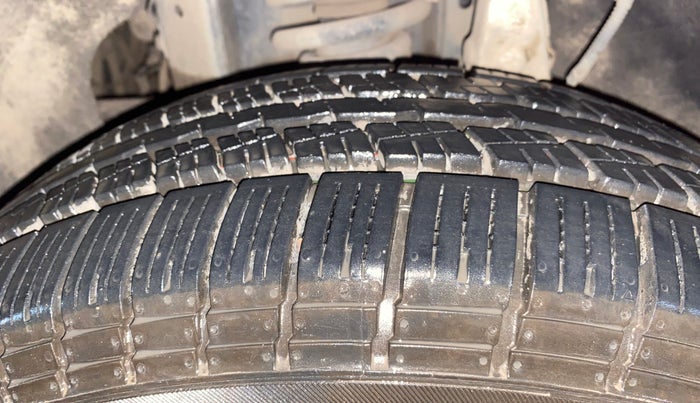 2018 Mahindra MARAZZO M2 8 STR, Diesel, Manual, 73,418 km, Left Front Tyre Tread