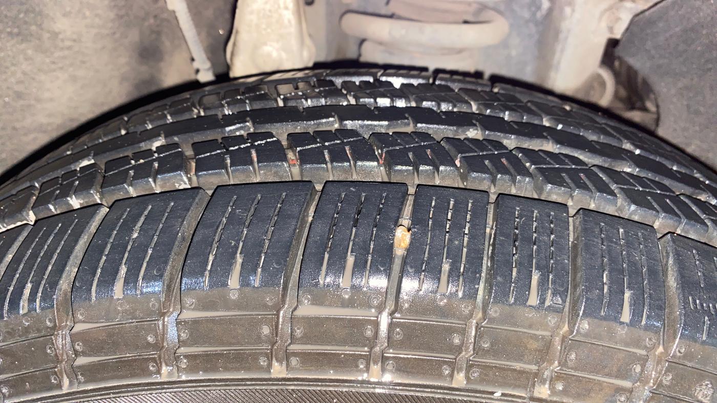 2018 Mahindra MARAZZO M2 8 STR, Diesel, Manual, 73,171 km, Right Front Tyre Tread