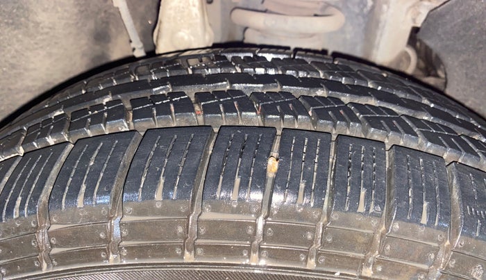 2018 Mahindra MARAZZO M2 8 STR, Diesel, Manual, 73,418 km, Right Front Tyre Tread