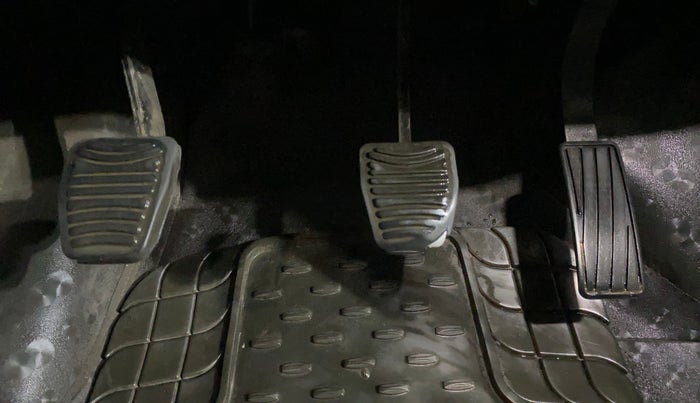 2018 Mahindra MARAZZO M2 8 STR, Diesel, Manual, 73,418 km, Pedals