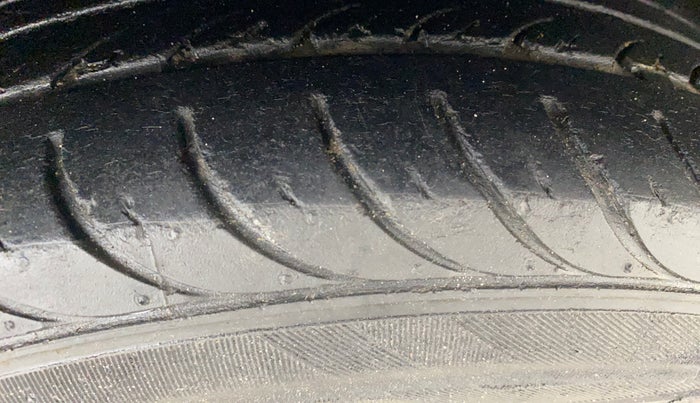 2018 Ford Figo Aspire TITANIUM 1.2 PETROL, Petrol, Manual, 44,995 km, Right Front Tyre Tread