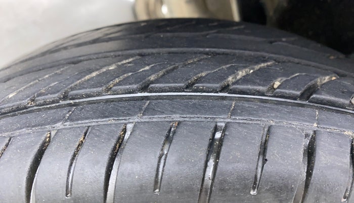 2017 Maruti Baleno DELTA PETROL 1.2, Petrol, Manual, 90,351 km, Right Rear Tyre Tread