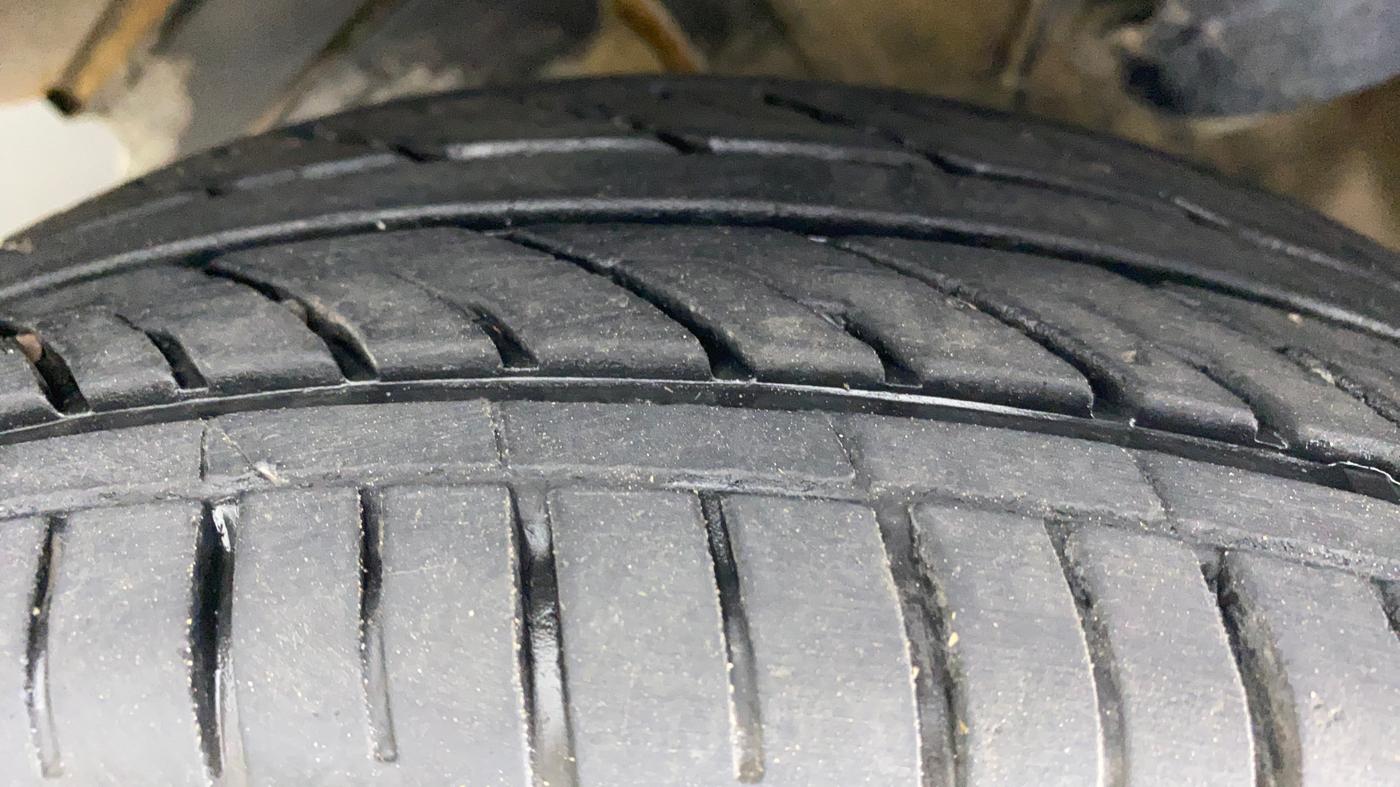 2017 Maruti Baleno DELTA PETROL 1.2, Petrol, Manual, 90,351 km, Left Front Tyre Tread
