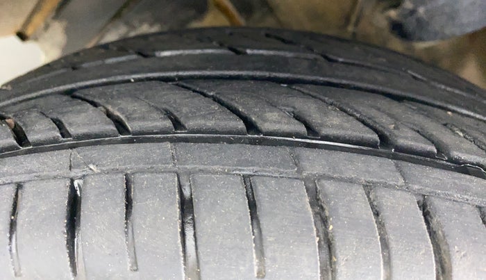 2017 Maruti Baleno DELTA PETROL 1.2, Petrol, Manual, 90,351 km, Left Front Tyre Tread