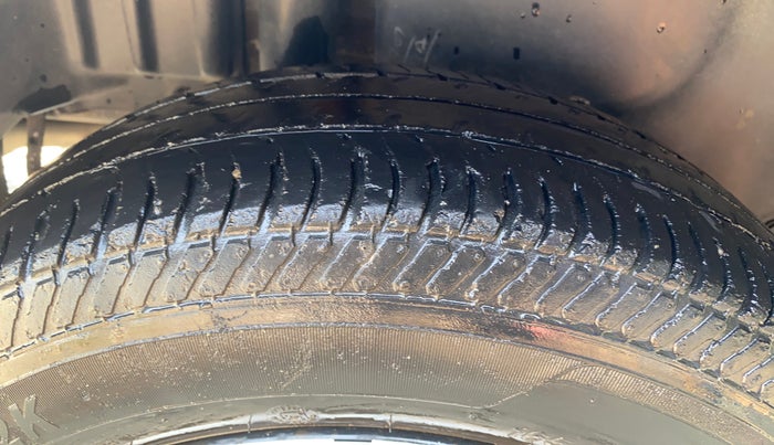 2016 Maruti Swift Dzire VXI, Petrol, Manual, 49,000 km, Right Rear Tyre Tread
