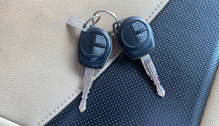 2016 Maruti Swift Dzire VXI, Petrol, Manual, 49,000 km, Key Close Up