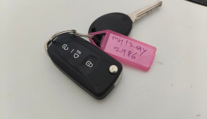 2018 Tata TIAGO NRG PETROL, Petrol, Manual, 61,623 km, Key Close Up