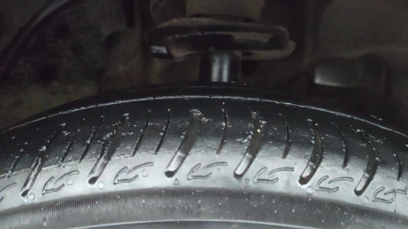 2018 Tata TIAGO NRG PETROL, Petrol, Manual, 61,541 km, Right Front Tyre Tread