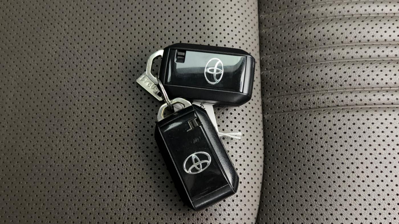2024 Toyota URBAN CRUISER HYRYDER V HYBRID, Hybrid, Automatic, 30,657 km, Key Close Up