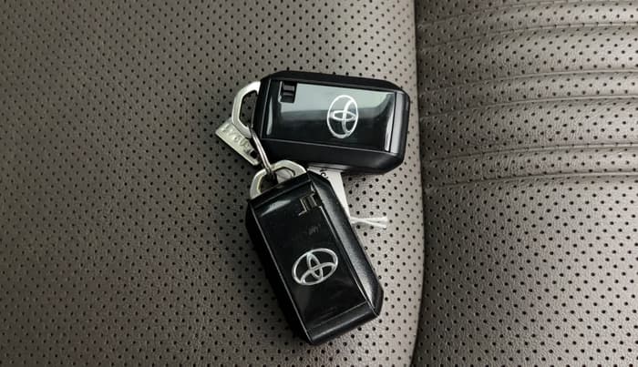 2024 Toyota URBAN CRUISER HYRYDER V HYBRID, Hybrid, Automatic, 30,657 km, Key Close Up