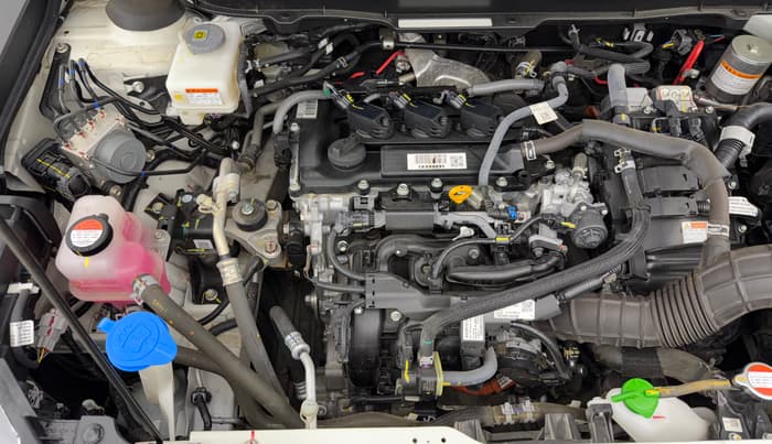 2024 Toyota URBAN CRUISER HYRYDER V HYBRID, Hybrid, Automatic, 30,657 km, Engine View - Right