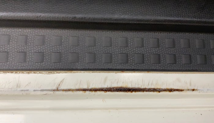 2010 Maruti Swift Dzire VDI, Diesel, Manual, 68,653 km, Right running board - Slightly rusted
