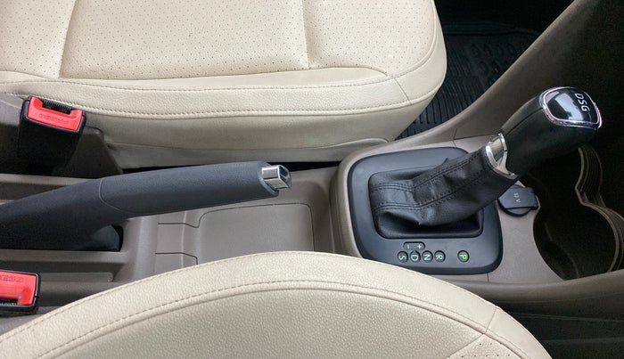 2015 Skoda Rapid 1.5 TDI AT ELEGANCE PLUS, Diesel, Automatic, 48,693 km, Gear Lever