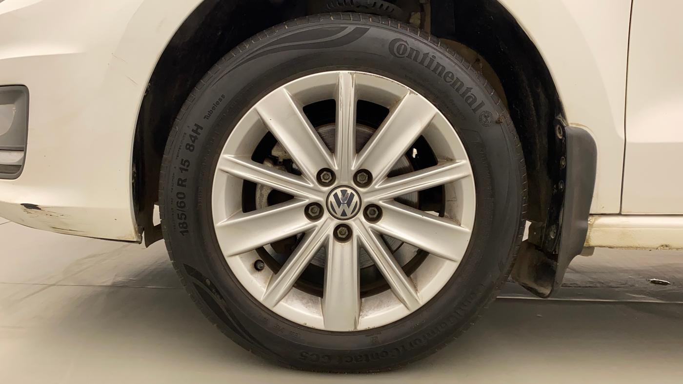 2017 Volkswagen Vento HIGHLINE PLUS 1.2 AT 16 ALLOY, Petrol, Automatic, 24,543 km, Left Front Wheel