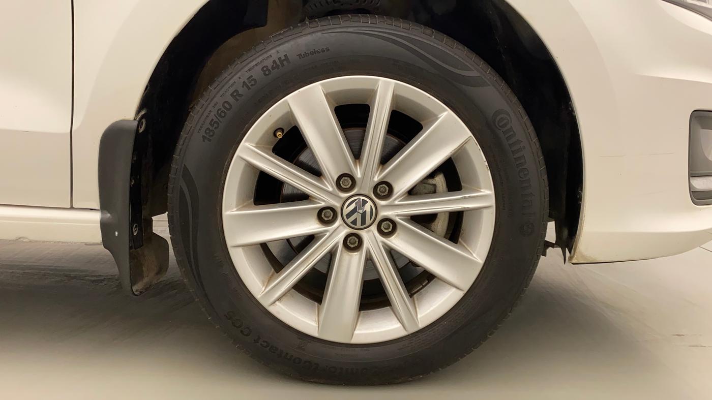 2017 Volkswagen Vento HIGHLINE PLUS 1.2 AT 16 ALLOY, Petrol, Automatic, 24,543 km, Right Front Wheel