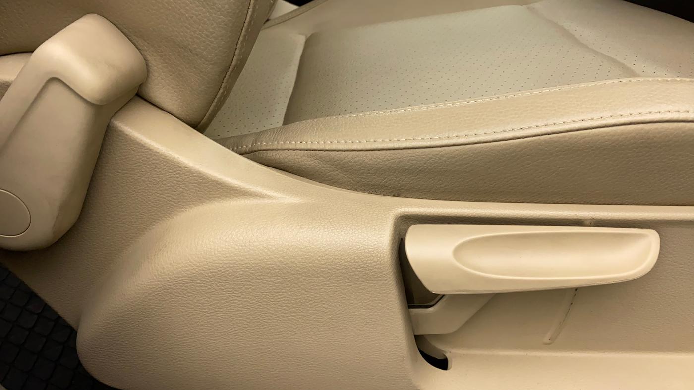 2017 Volkswagen Vento HIGHLINE PLUS 1.2 AT 16 ALLOY, Petrol, Automatic, 24,543 km, Driver Side Adjustment Panel