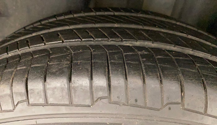 2017 Volkswagen Vento HIGHLINE PLUS 1.2 AT 16 ALLOY, Petrol, Automatic, 24,543 km, Left Rear Tyre Tread