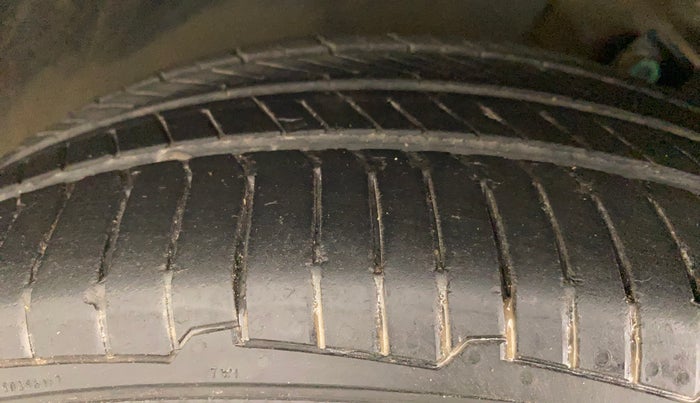 2017 Volkswagen Vento HIGHLINE PLUS 1.2 AT 16 ALLOY, Petrol, Automatic, 24,543 km, Left Front Tyre Tread