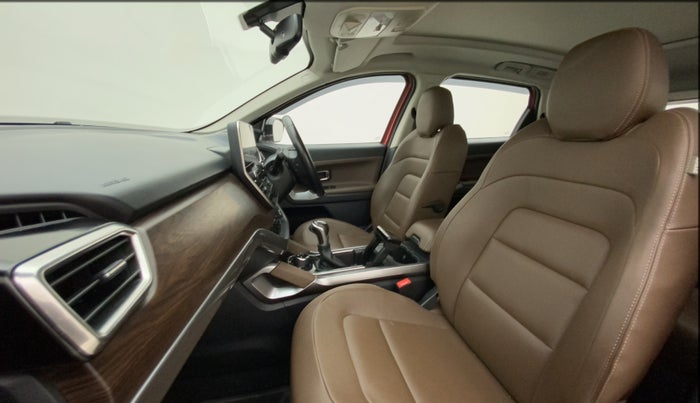 2021 Tata Harrier XZA PLUS 2.0L DUAL TONE, Diesel, Automatic, 18,232 km, Right Side Front Door Cabin