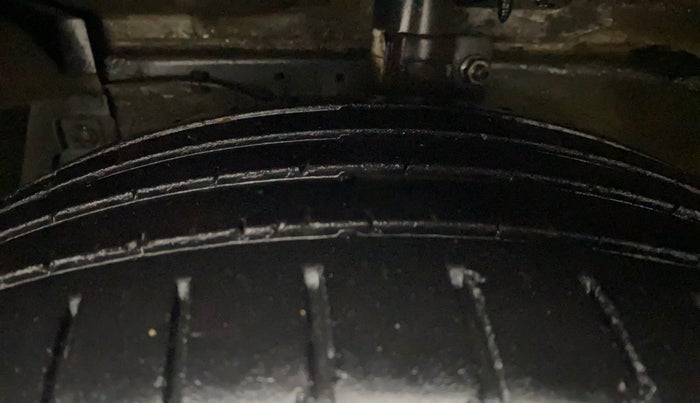 2018 Maruti Ciaz ALPHA  AT 1.5 SHVS PETROL, Petrol, Automatic, 58,671 km, Left Front Tyre Tread