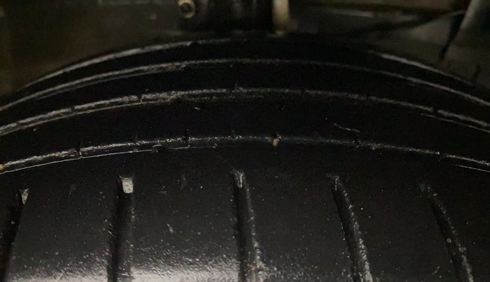 2018 Maruti Ciaz ALPHA  AT 1.5 SHVS PETROL, Petrol, Automatic, 58,671 km, Right Front Tyre Tread