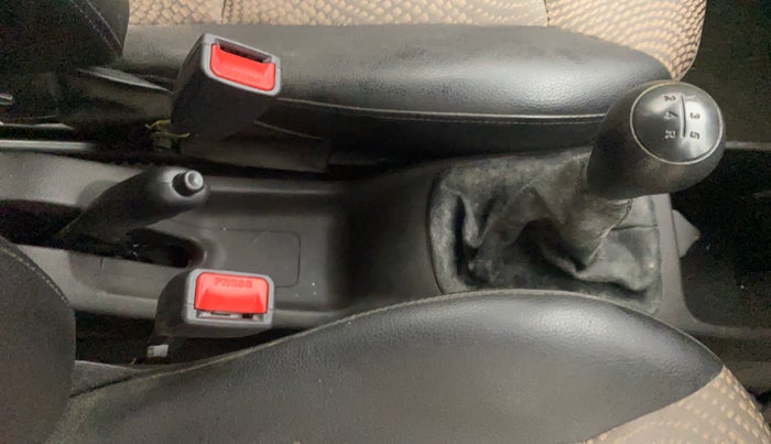 2017 Hyundai Eon SPORTZ, Petrol, Manual, 16,551 km, Gear Lever