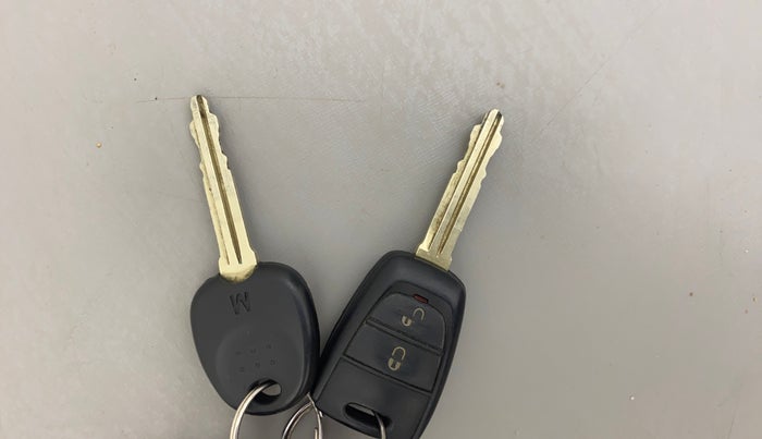 2017 Hyundai Eon SPORTZ, Petrol, Manual, 16,551 km, Key Close Up