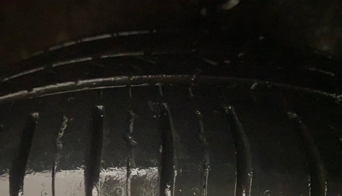 2017 Hyundai Eon SPORTZ, Petrol, Manual, 16,551 km, Right Front Tyre Tread