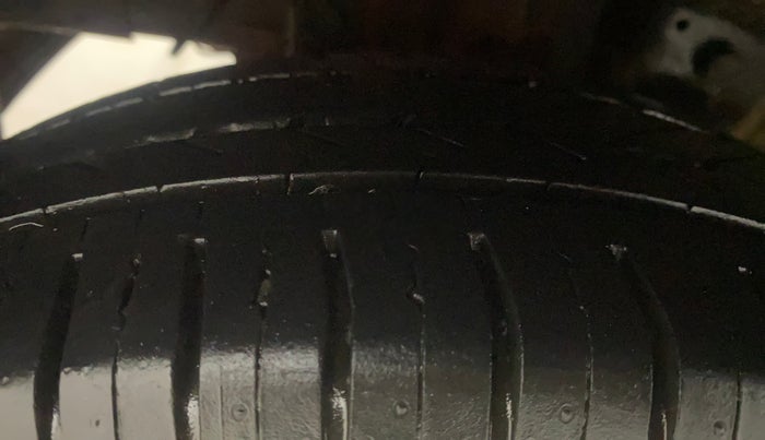 2017 Hyundai Eon SPORTZ, Petrol, Manual, 16,551 km, Right Rear Tyre Tread