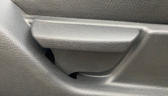 2017 Hyundai Eon SPORTZ, Petrol, Manual, 16,551 km, Driver Side Adjustment Panel