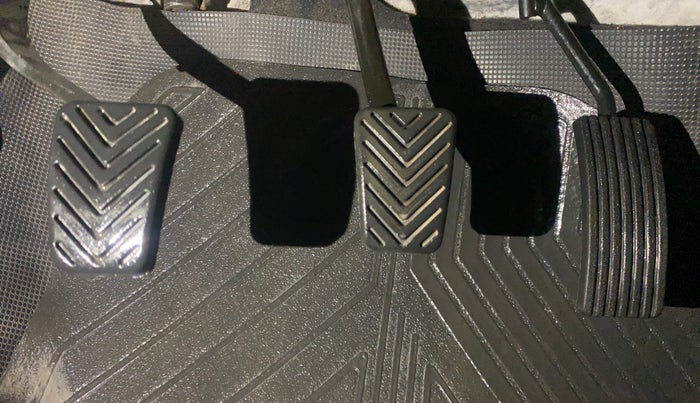 2017 Hyundai Eon SPORTZ, Petrol, Manual, 16,551 km, Pedals