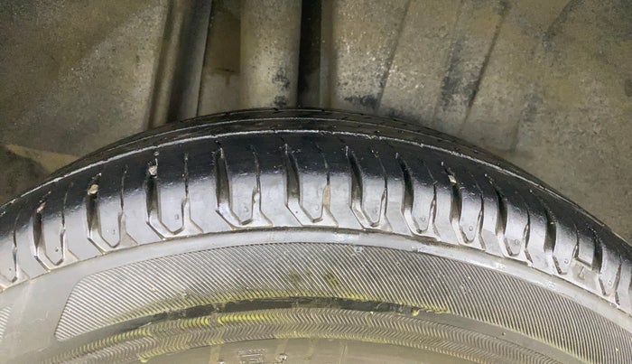 2018 Maruti Dzire ZXI AMT, Petrol, Automatic, 30,696 km, Right Rear Tyre Tread
