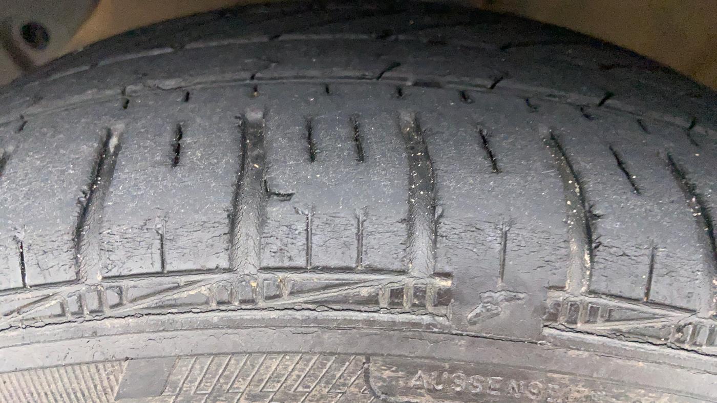 2015 Hyundai Grand i10 SPORTS 1.2 VTVT, Petrol, Manual, 35,067 km, Left Front Tyre Tread