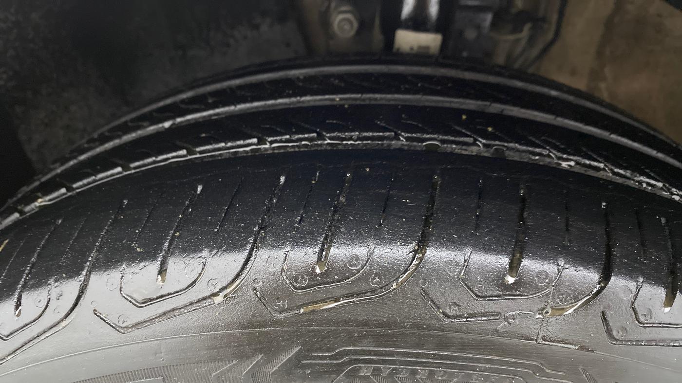 2017 Volkswagen Polo COMFORTLINE 1.2L, Petrol, Manual, 83,579 km, Left Front Tyre Tread