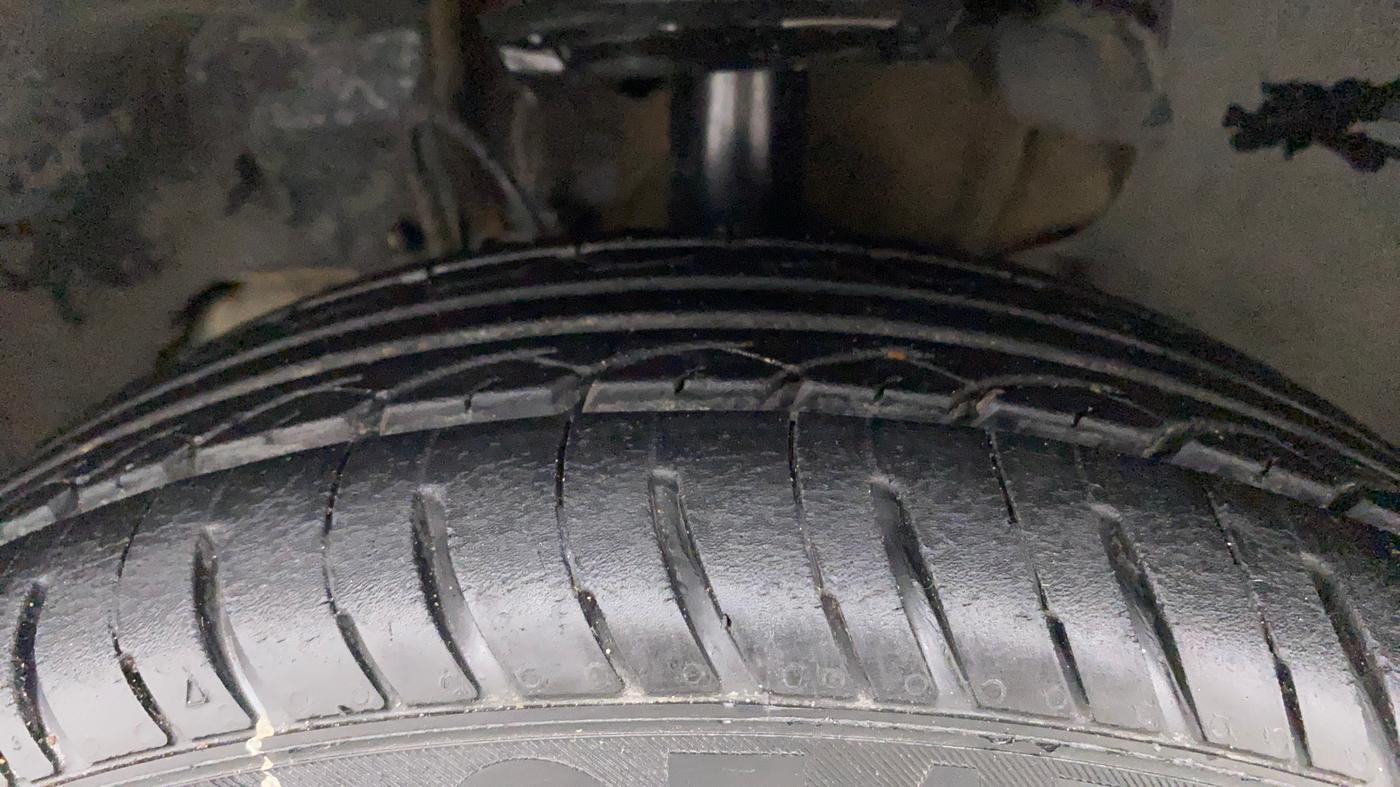 2016 Tata Tiago XZ PETROL, Petrol, Manual, 95,312 km, Left Front Tyre Tread