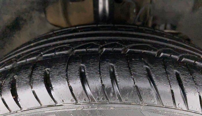 2016 Tata Tiago XZ PETROL, Petrol, Manual, 95,312 km, Right Front Tyre Tread