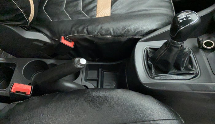 2015 Ford New Figo 1.2 TREND, Petrol, Manual, 54,155 km, Gear Lever