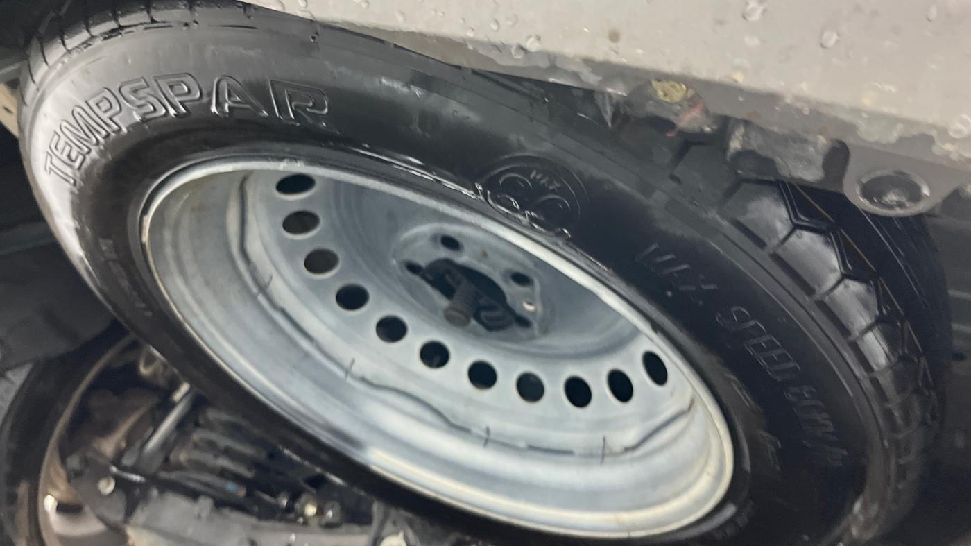 2023 Mahindra XUV700 AX 5 P AT 5 STR, Petrol, Automatic, 35,913 km, Spare Tyre