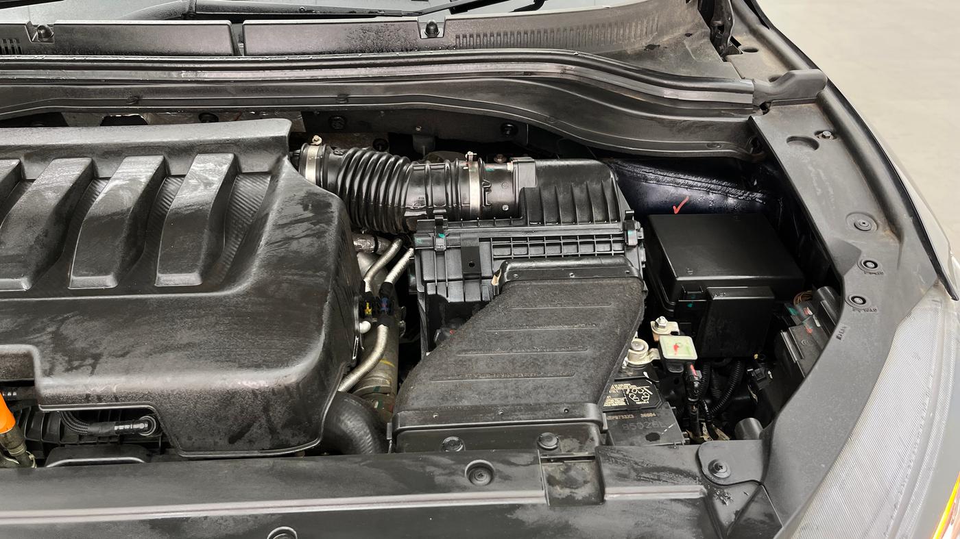 2023 Mahindra XUV700 AX 5 P AT 5 STR, Petrol, Automatic, 35,913 km, Engine View - Left
