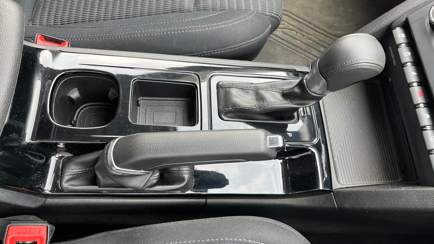 2023 Mahindra XUV700 AX 5 P AT 5 STR, Petrol, Automatic, 35,913 km, Gear Lever