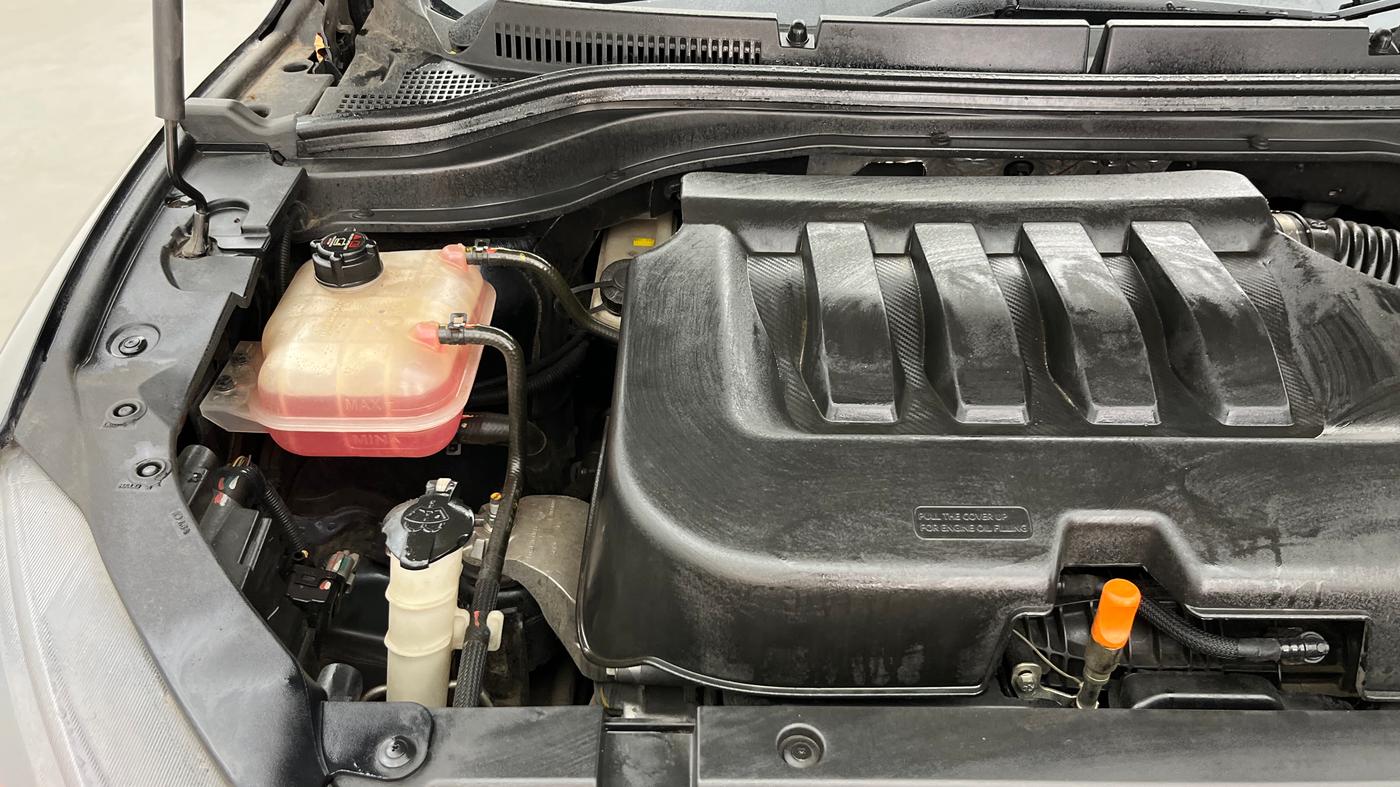 2023 Mahindra XUV700 AX 5 P AT 5 STR, Petrol, Automatic, 35,913 km, Engine View - Right